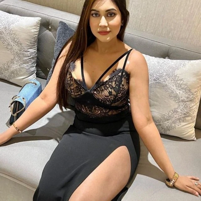 Priyanchi Mehta Escort – Indian escort in Kolkata — 1 / 2