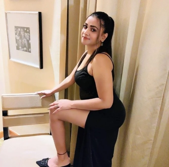 Alisha Sharma – Indian escort in Visakhapatnam — 2 / 6