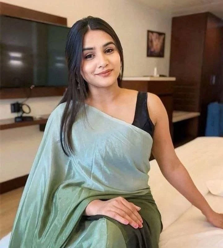Vishakha – Indian escort in Kochi — 4 / 5