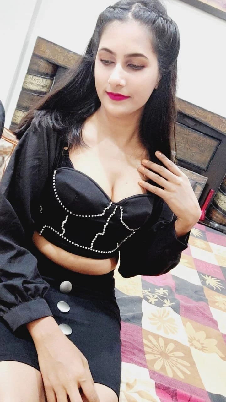 Radika for Real Meet and Cam – Indian escort in Mumbai — 1 / 5