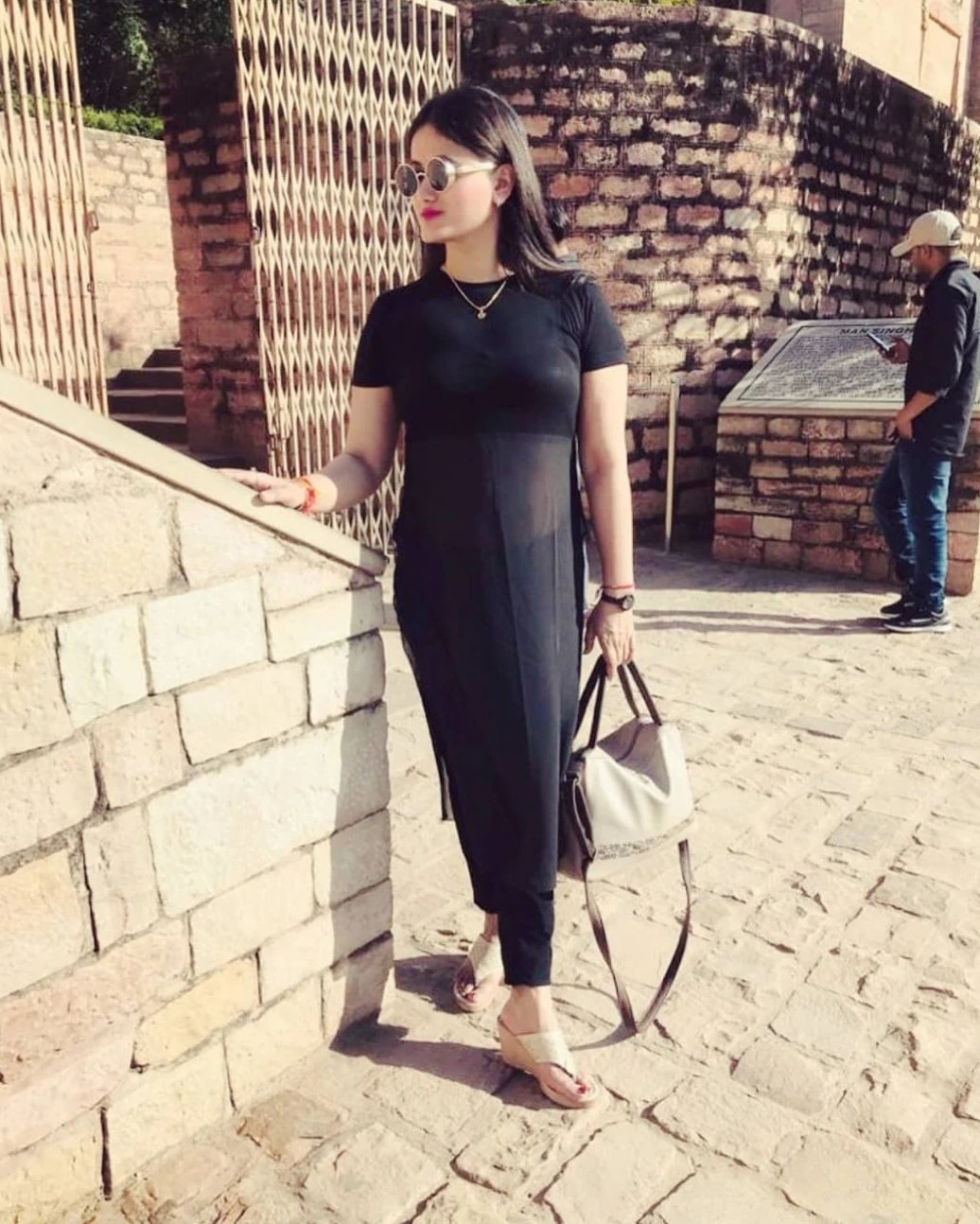 Riya Independent Girl for Cam & Meet – Indian escort in Pune — 2 / 3