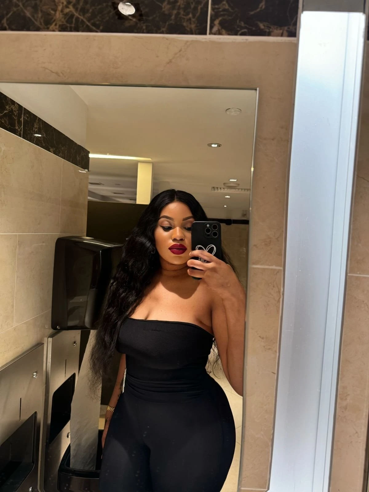 Sweet CURVY Shanie – Kenyan escort in Kathmandu — 2 / 5