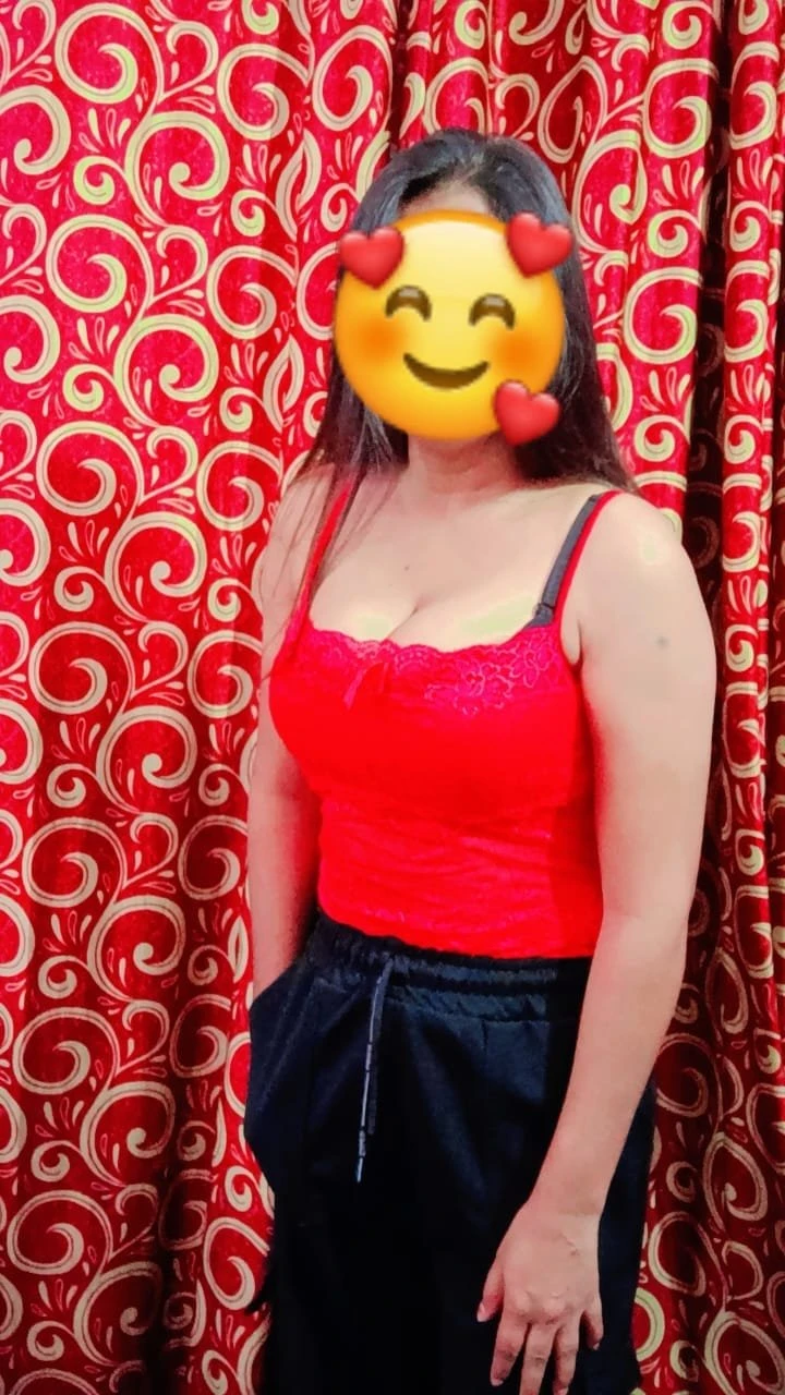 Alisha, Cam and Meet – Indian escort in New Delhi — 1 / 6
