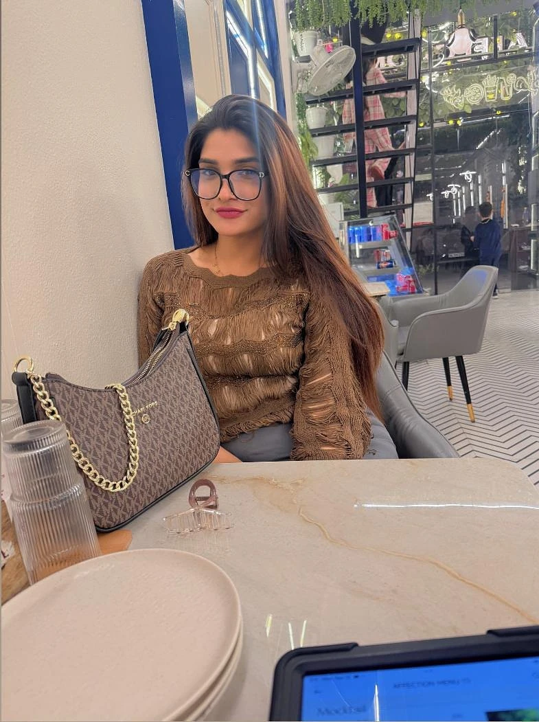 Florena – Indian escort in Bangalore — 2 / 9