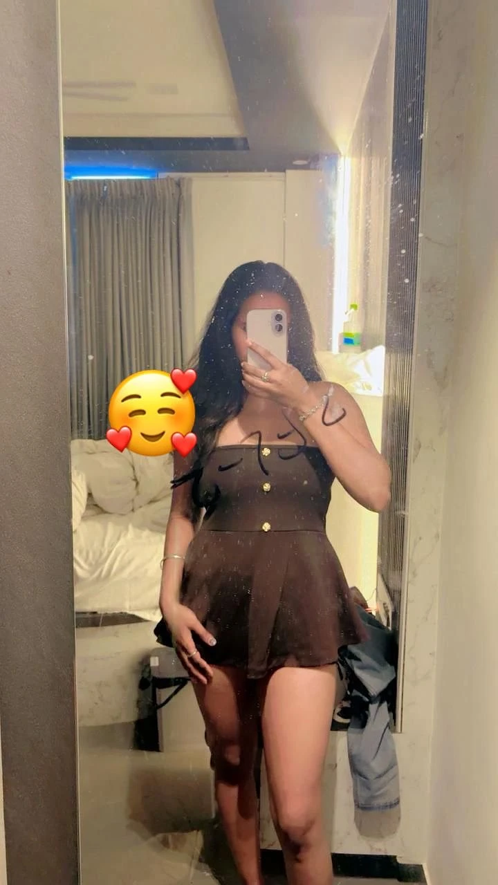 Aisha Real Meet & Com – Indian escort in Pune — 1 / 7