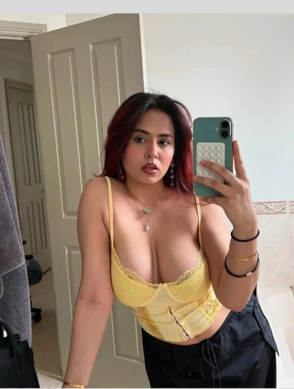 Priyanka Sharma – Indian escort in Hyderabad — 1 / 2