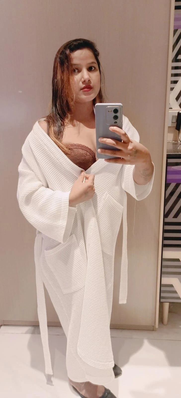Rinky Cam Session and Real Meet – escort in Mumbai — 2 / 18