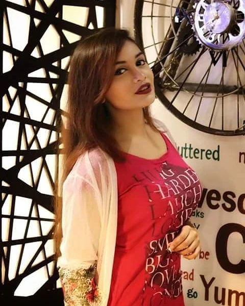 Arosa Malik – Pakistani escort in Karāchi — 8 / 13