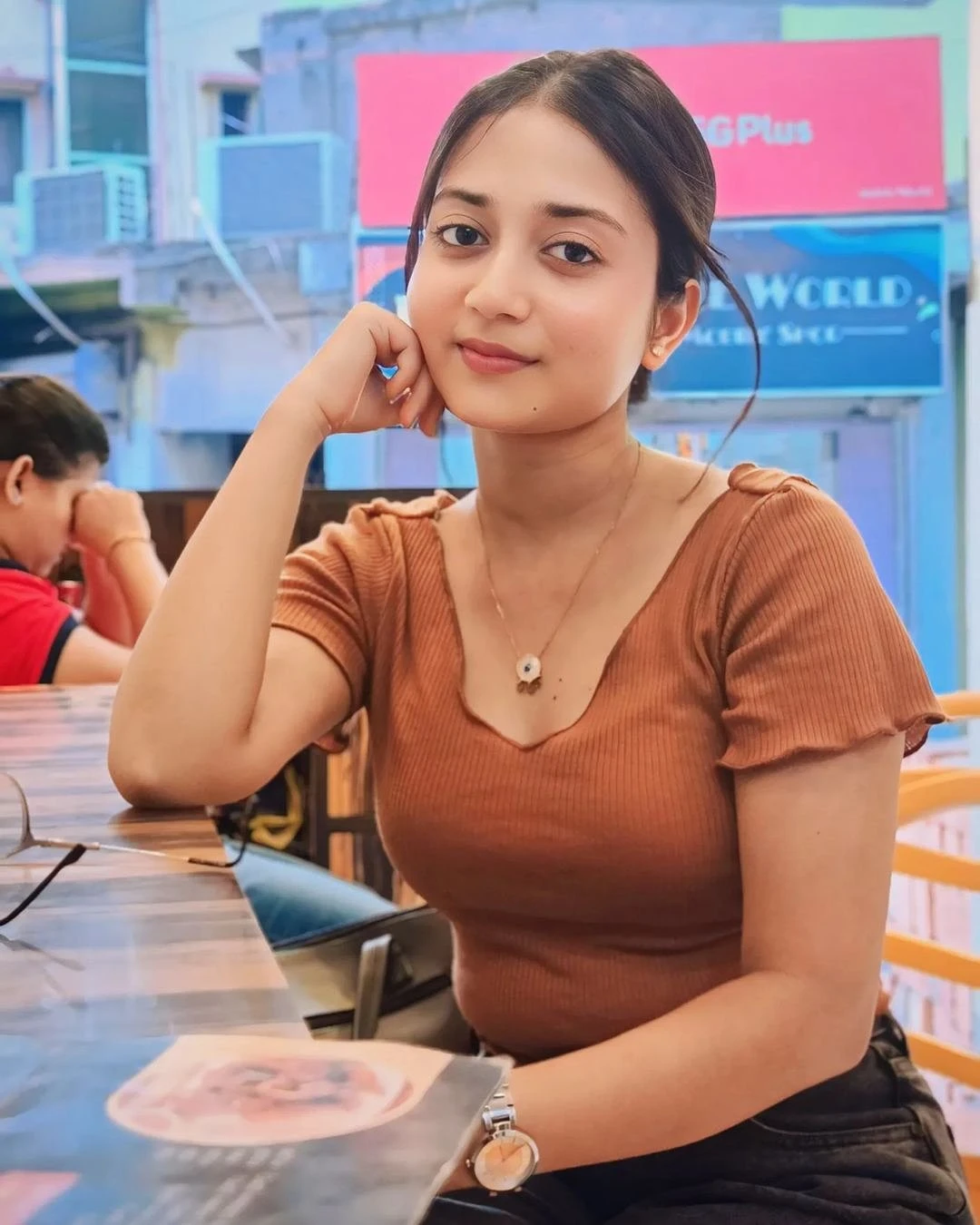 Mita Roy – Albanian escort in Kolkata — 2 / 7