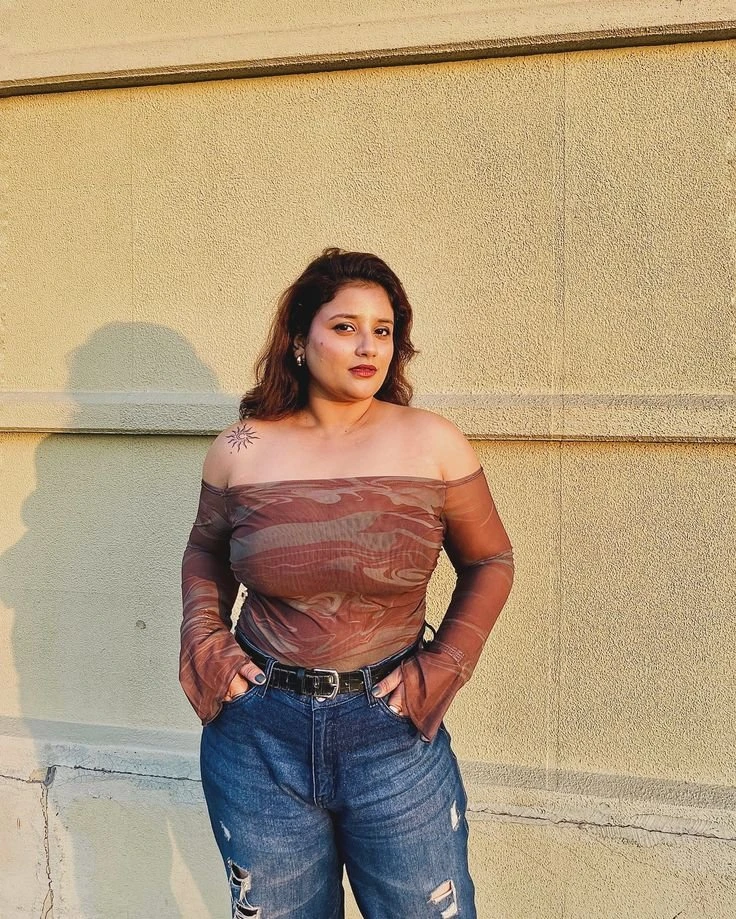 Ridhi patil high class Escort low price – Indian escort in Thane — 3 / 5