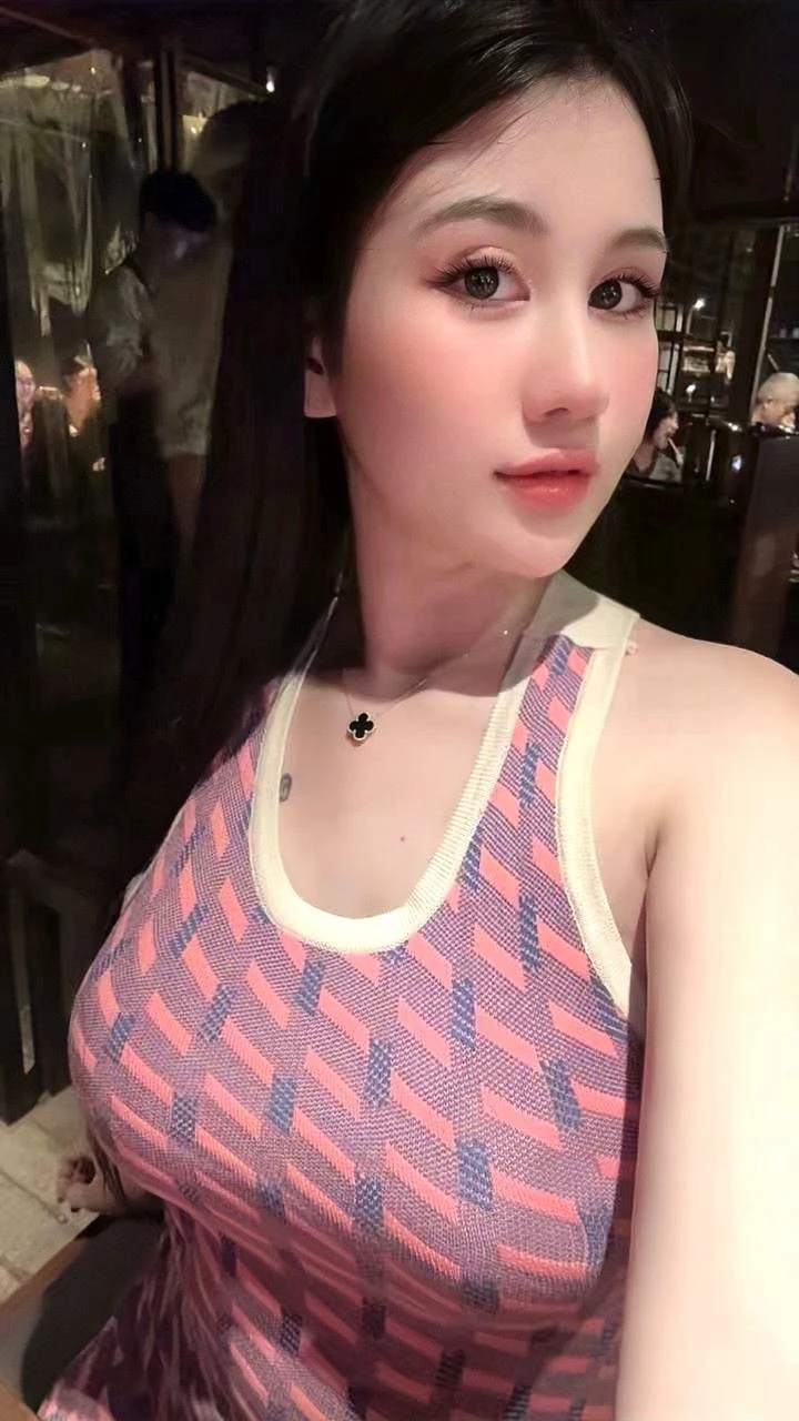 Nina – Vietnamese escort in Ho Chi Minh City — 11 / 16