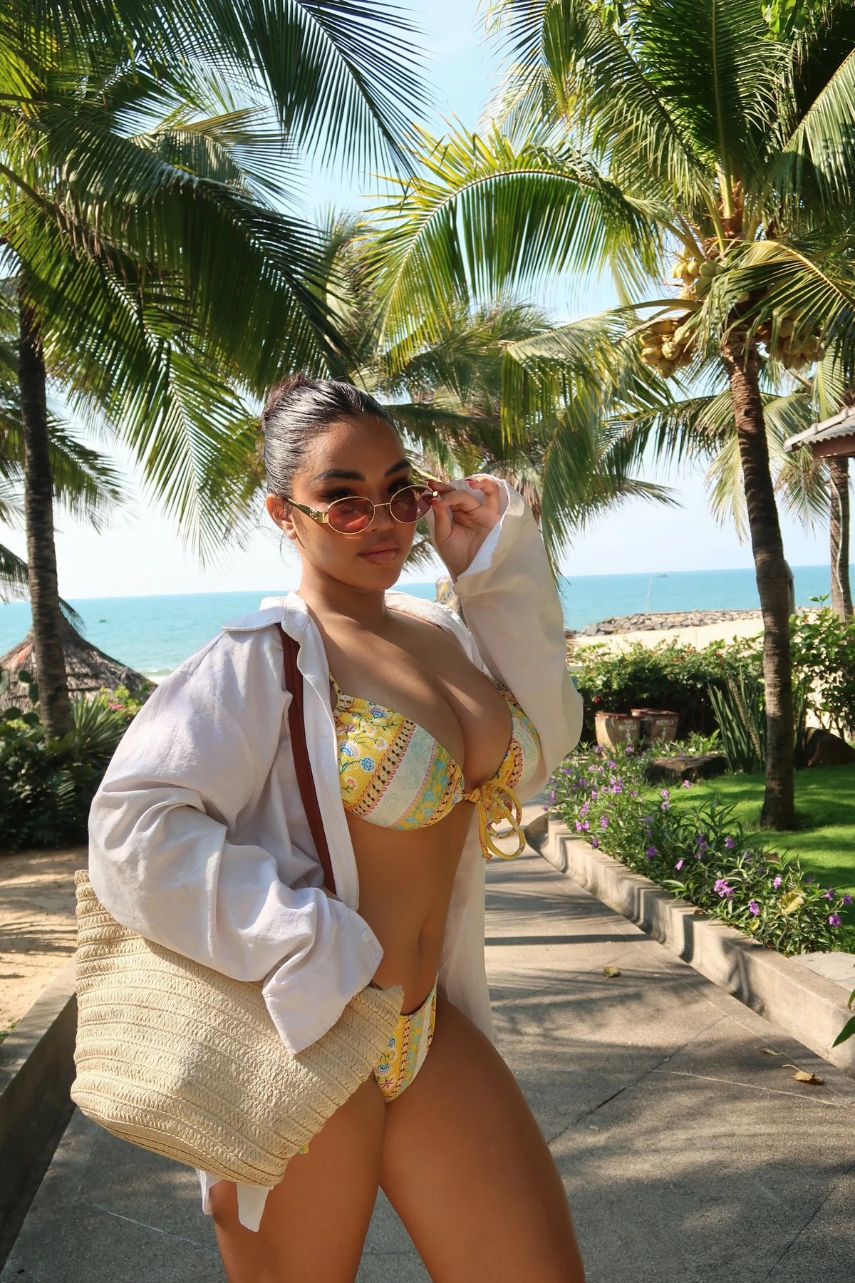 Tina New Sexy – Vietnamese escort in Ho Chi Minh City — 14 / 17