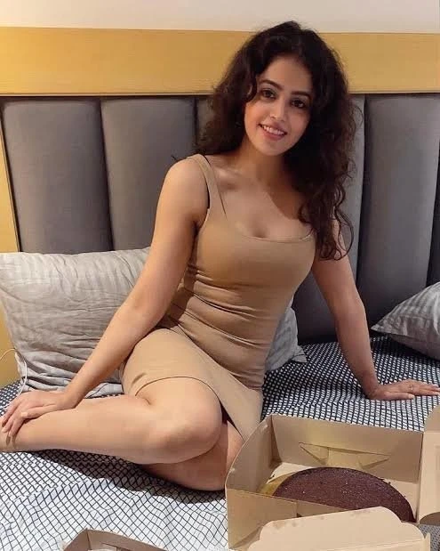 Riya Kapoor – Indian escort in Mumbai — 1 / 2