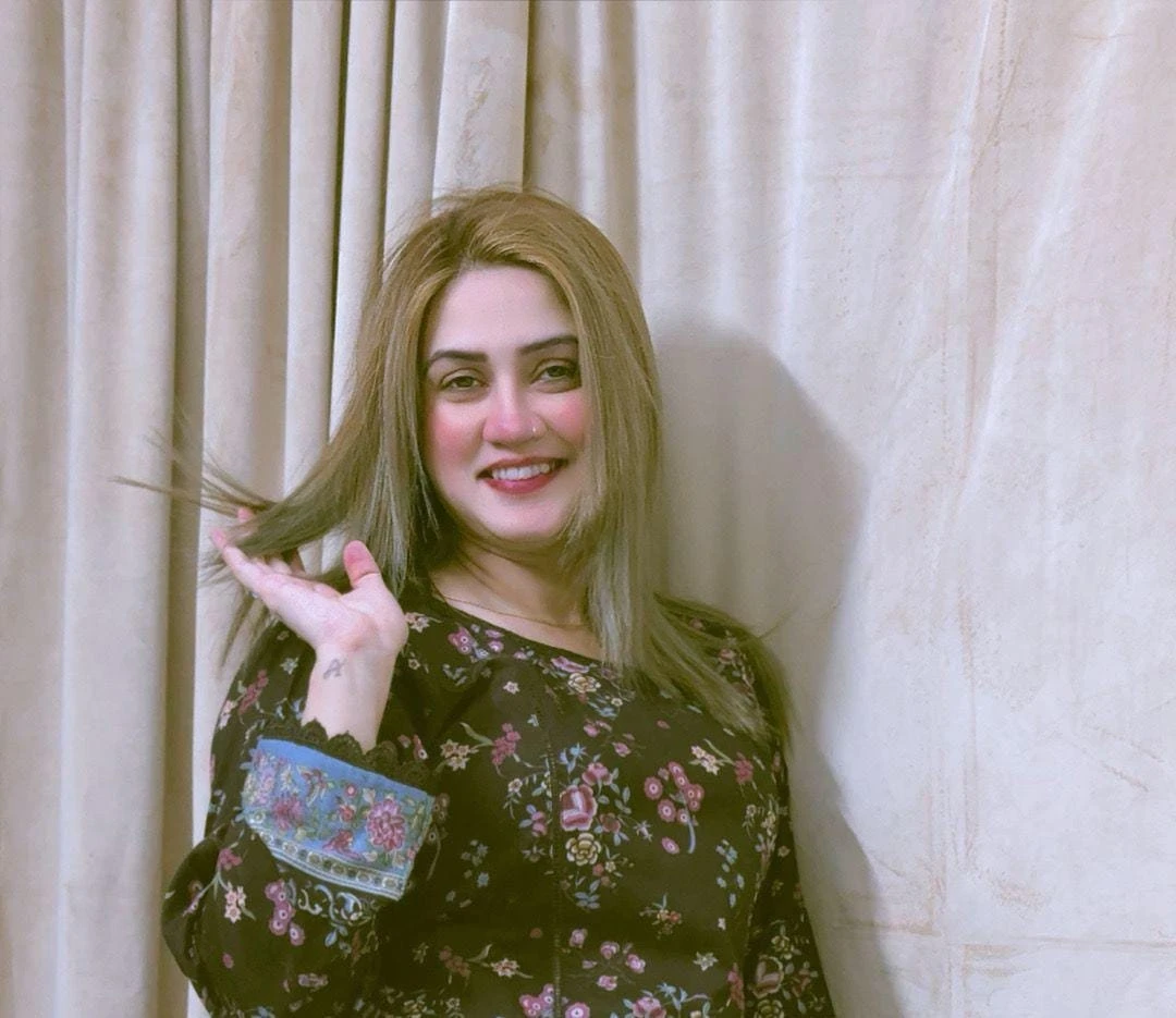 Neha – Pakistani escort in Karāchi — 2 / 5