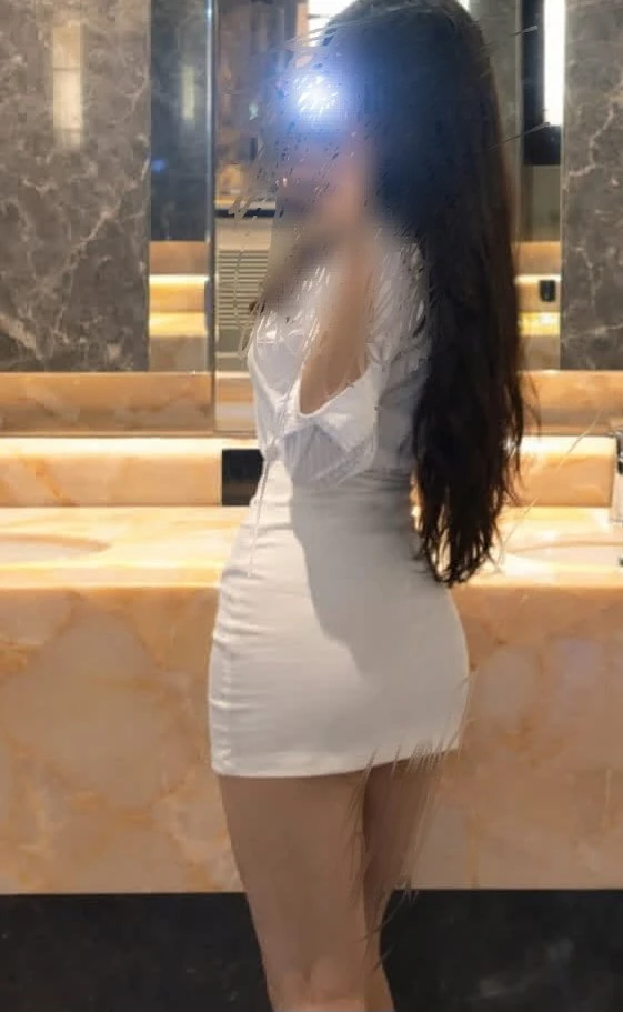 Aarohi/ – Indian escort in Mumbai — 1 / 2
