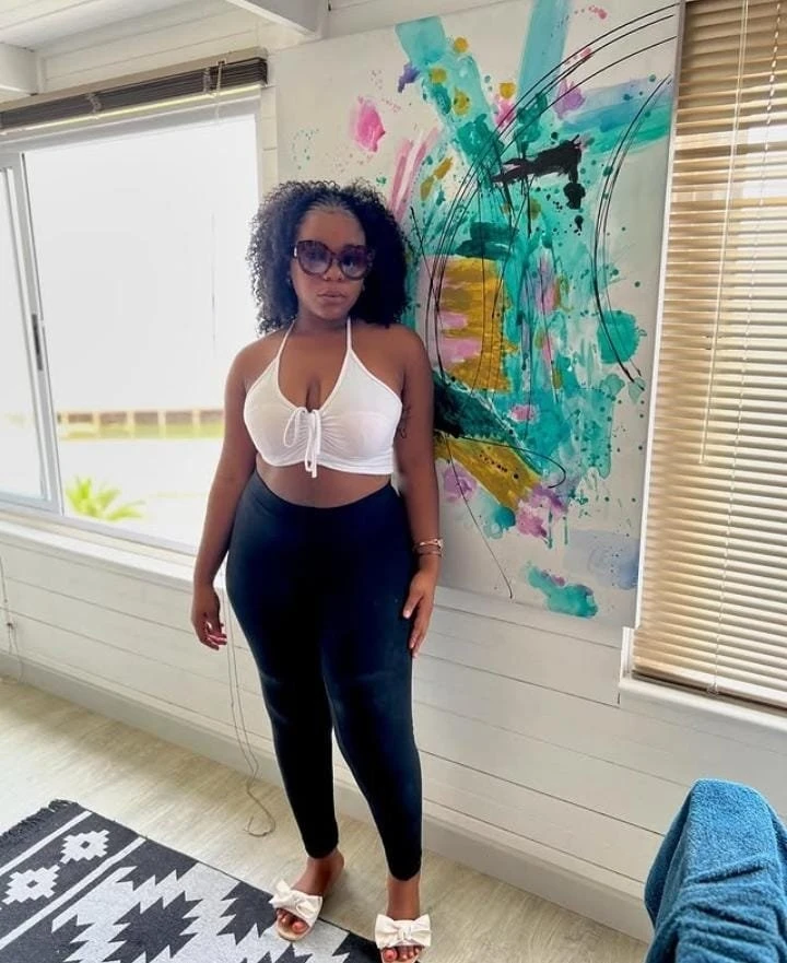 Nisha – Burundian escort in Mumbai — 2 / 4