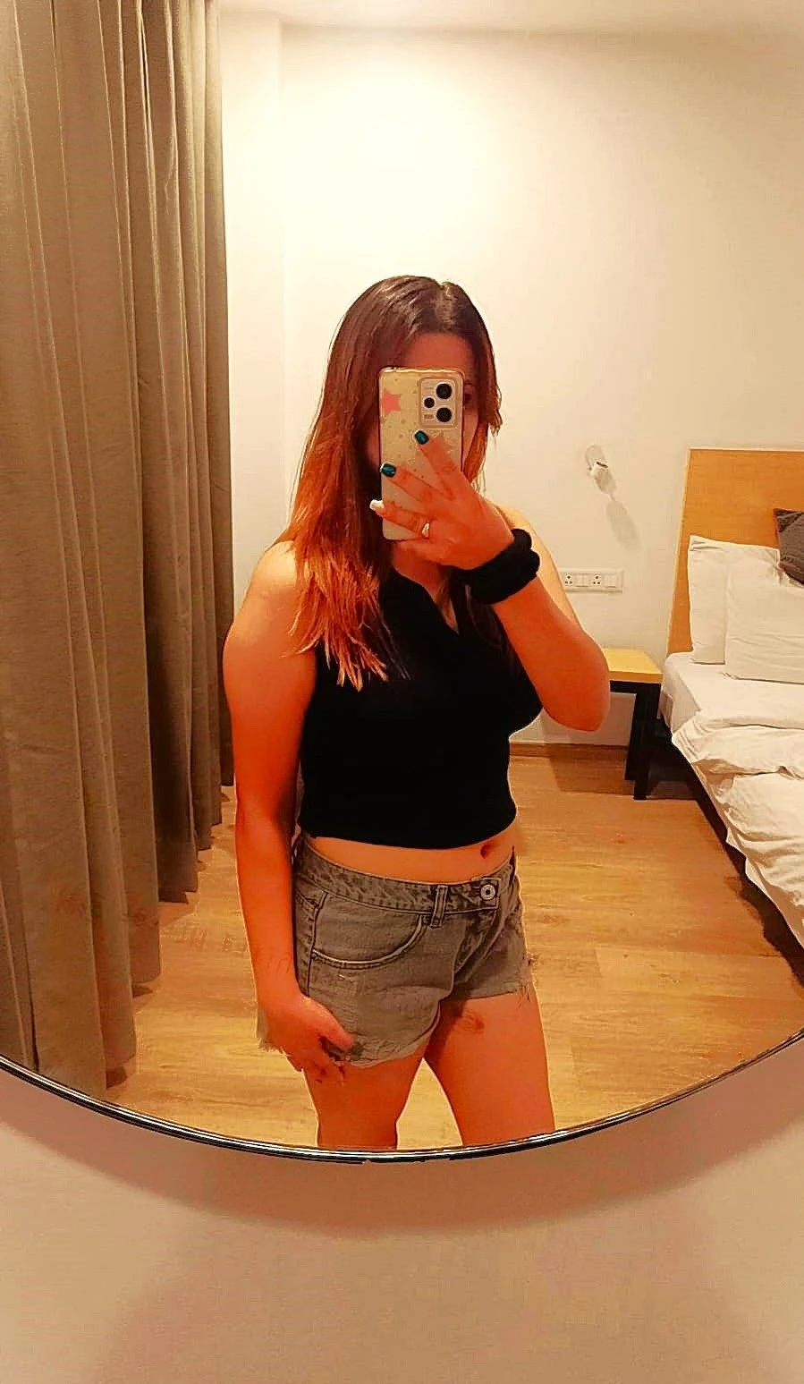 Zoya – Indian escort in New Delhi — 1 / 4