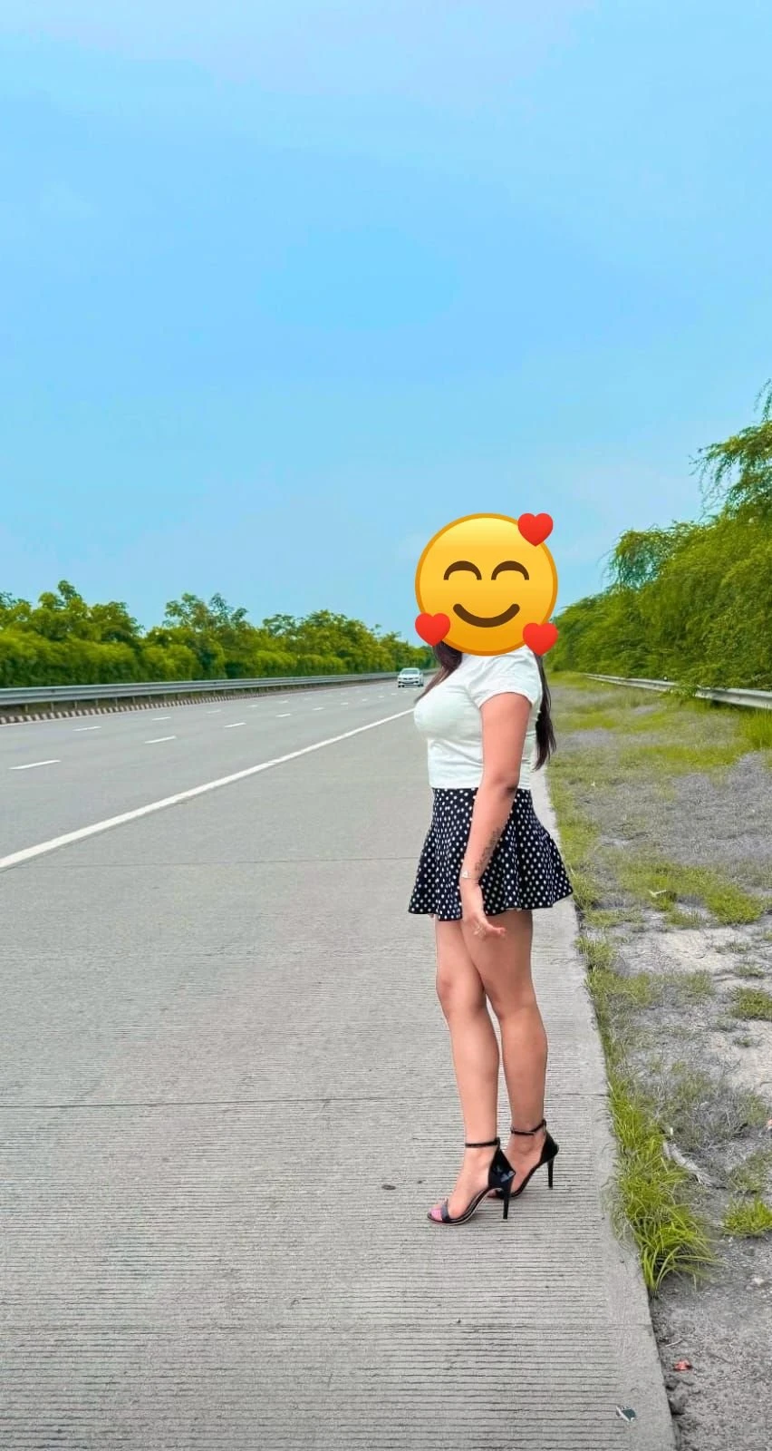 Khushboo – Indian escort in New Delhi — 2 / 5