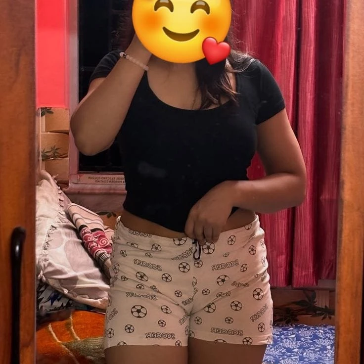 Ira cam session – Indian escort in New Delhi — 2 / 6