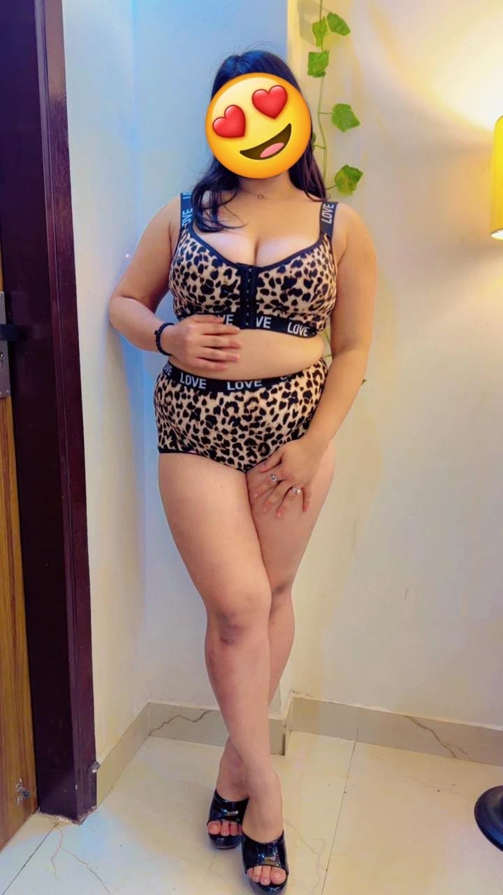 Anny Cam And Real Meet – Indian escort in New Delhi — 10 / 19
