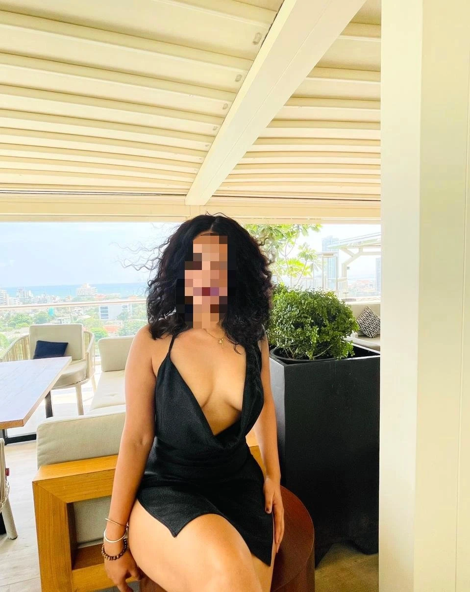 Carinah – French escort in Colombo — 6 / 7