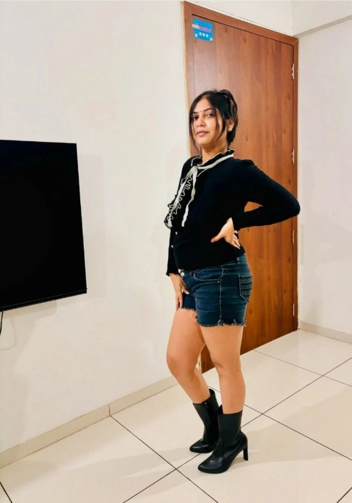 KAVYA SHARMA BEST VIP ESCORT SERVICE – Indian escort in Udaipur — 3 / 5