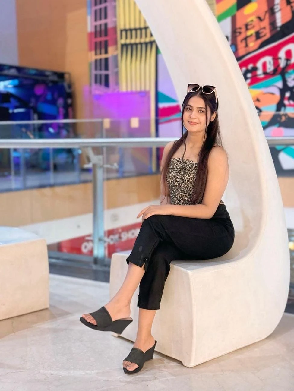 Divya – Indian escort in Kolkata — 2 / 4