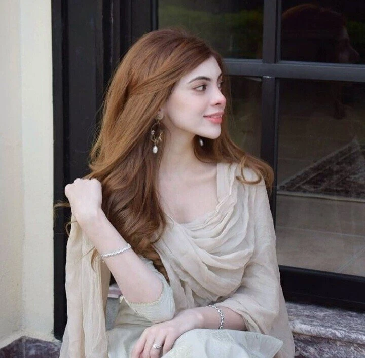 Sana – Pakistani escort in Islamabad — 2 / 3