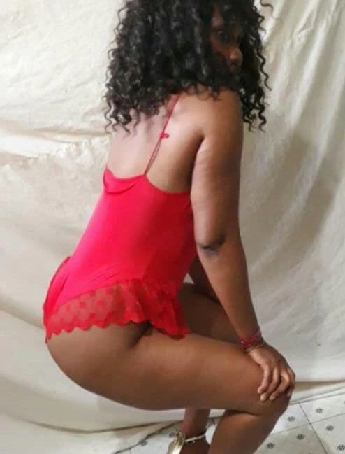 Elvira – Ivorian escort in Abidjan — 2 / 4