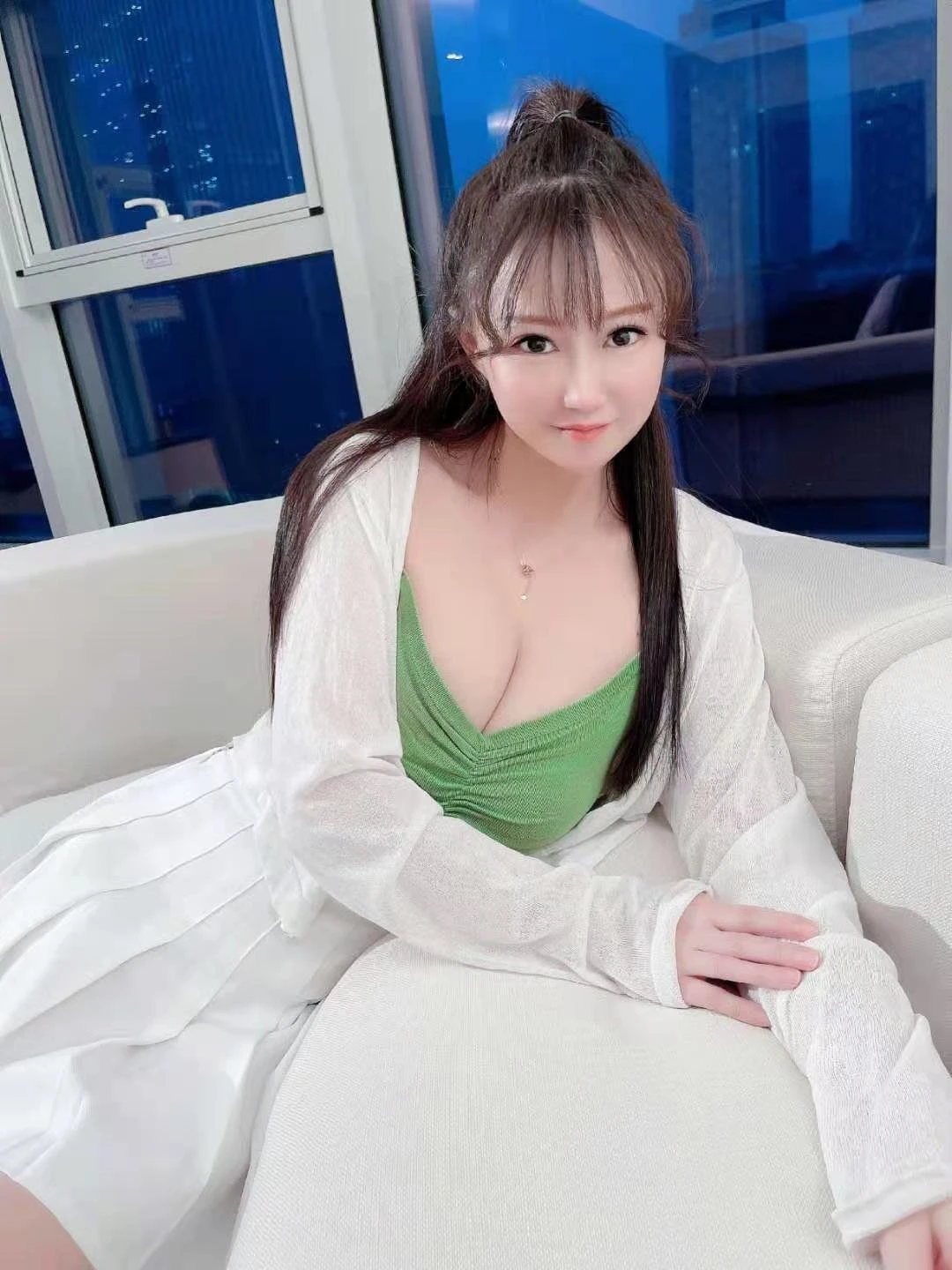 Hayley provides 24-hour sex services – Canadian escort in Montenegro — 4 / 5