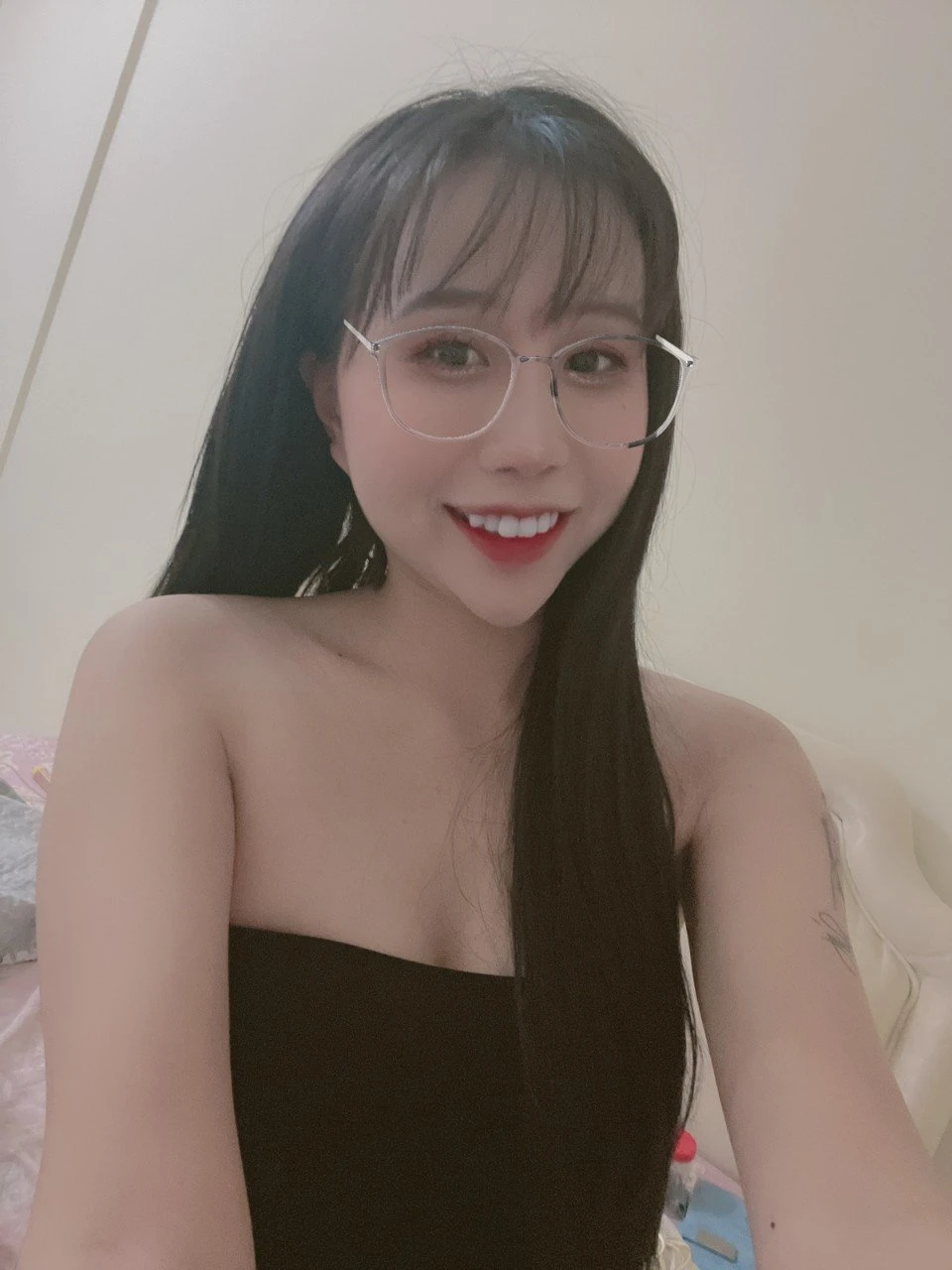 Lucy Small Girl – Vietnamese escort in Malta — 5 / 7