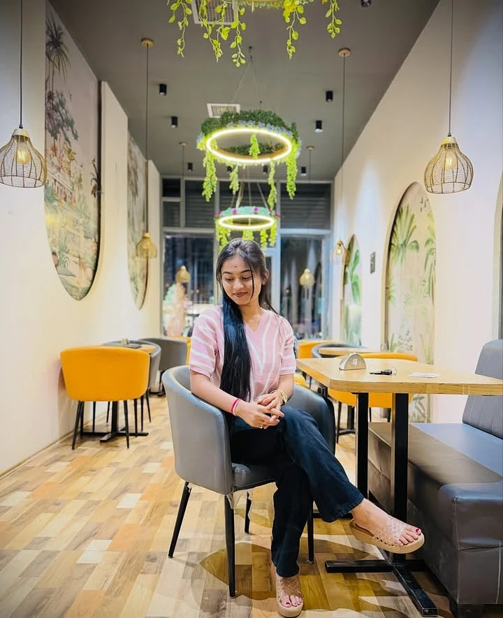 Janvi – Indian escort in Thane — 3 / 4