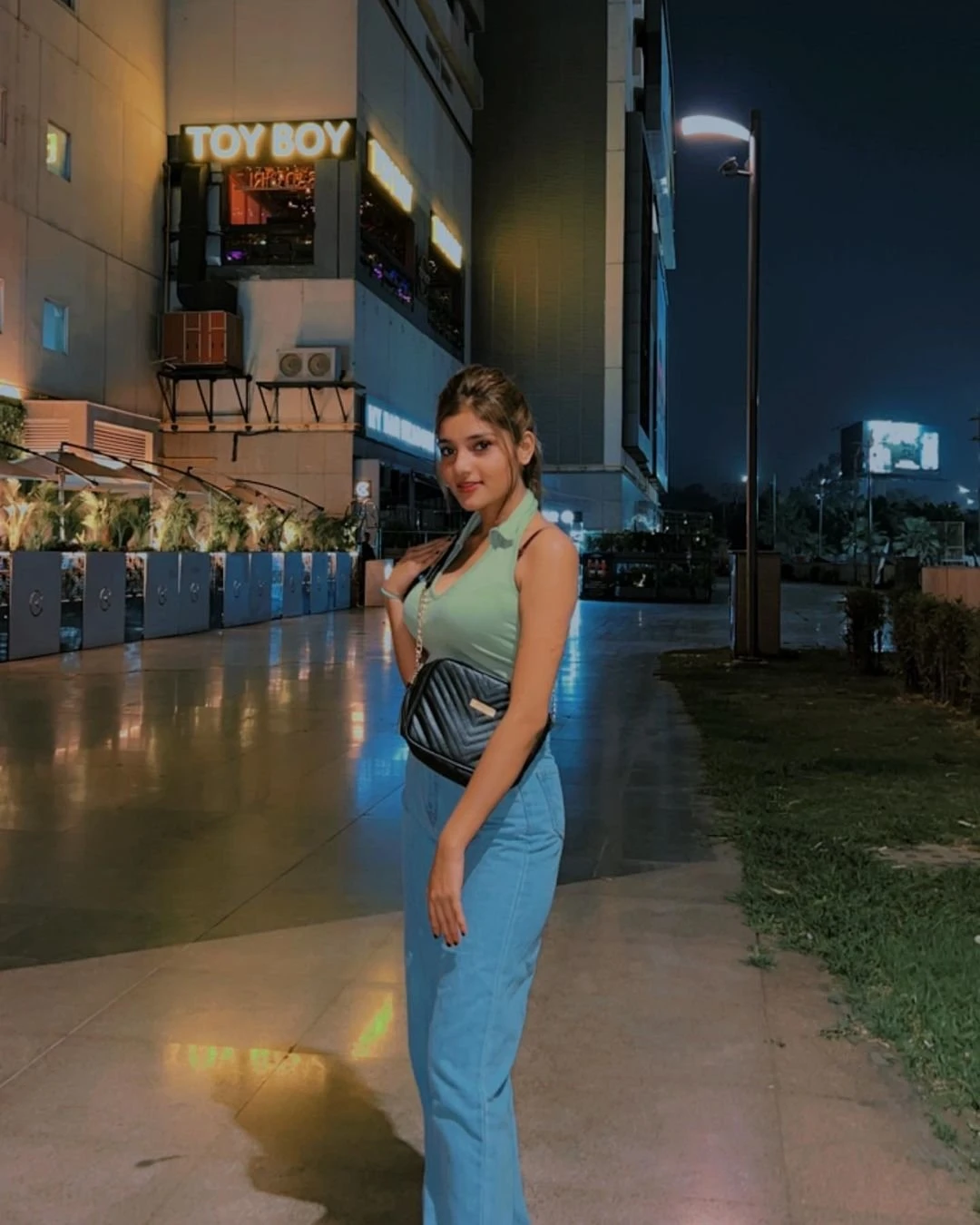 Manisha Singh – Indian escort in Mumbai — 2 / 4