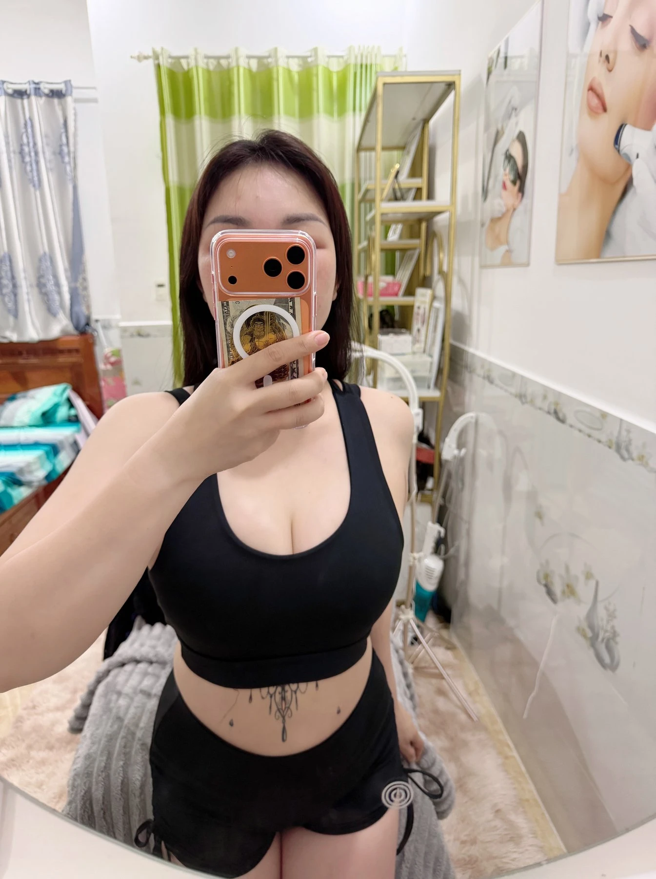 Anna – Vietnamese escort in Ho Chi Minh City — 18 / 19