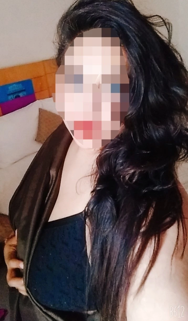 Angel Thakur RealMeet @ Camshow – Indian escort in New Delhi — 10 / 16
