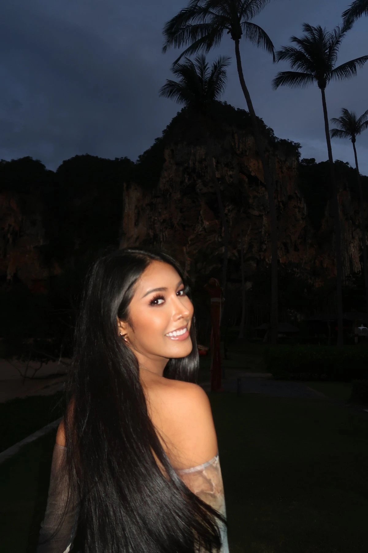 Emilia Luna – Malaysian escort in Mumbai — 4 / 5