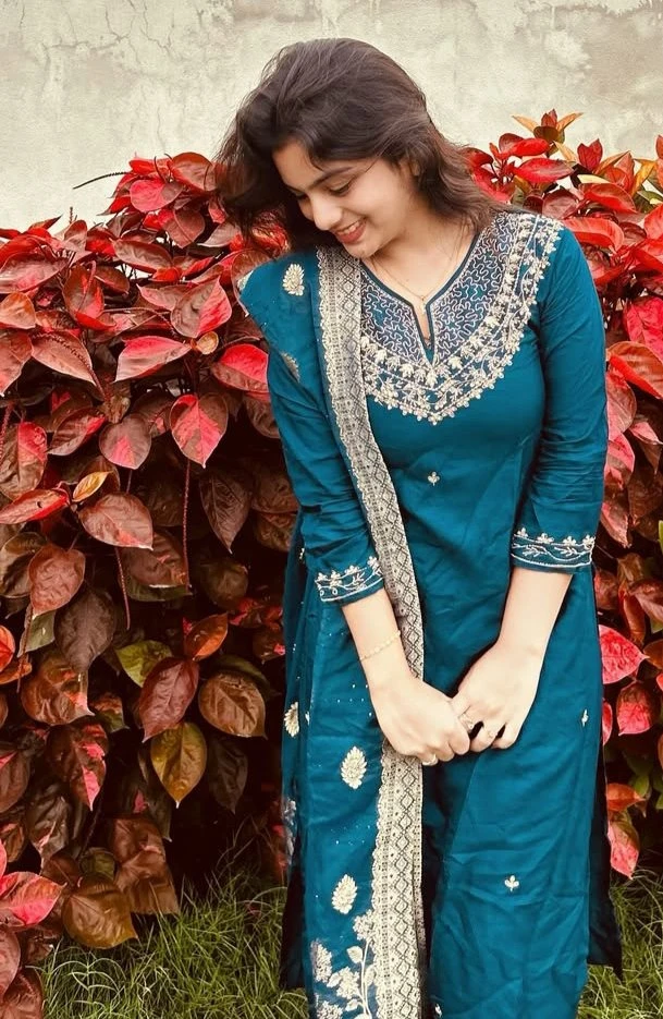 Hey I am Neha in Kolkata In/outcall – Indian escort in Kolkata — 2 / 5