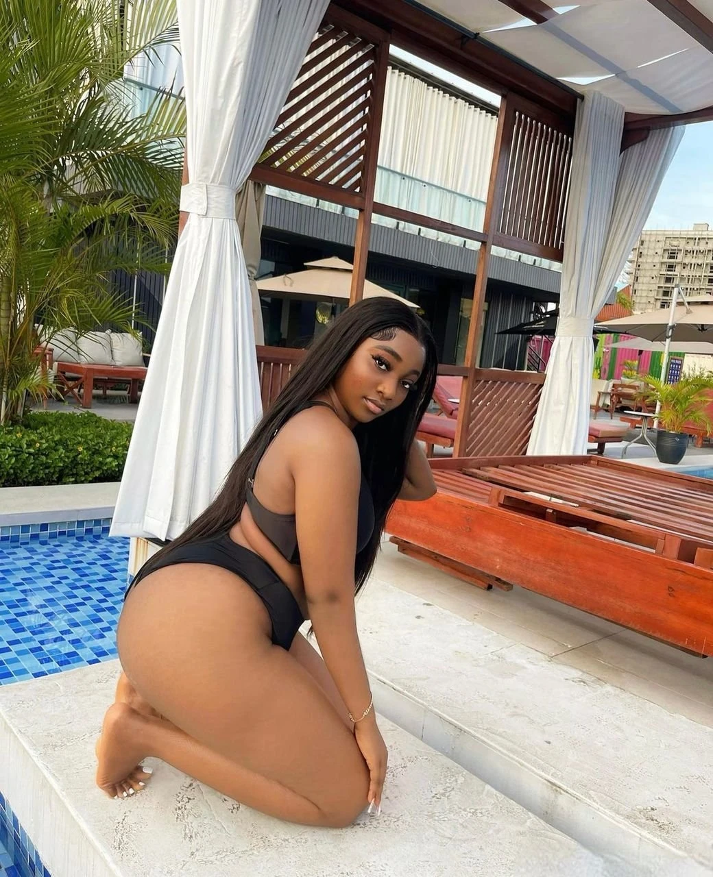 Safire – Liberian masseuse in Lomé — 2 / 4