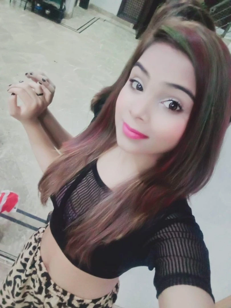 Minahil Malik – Pakistani escort in Karāchi — 3 / 11