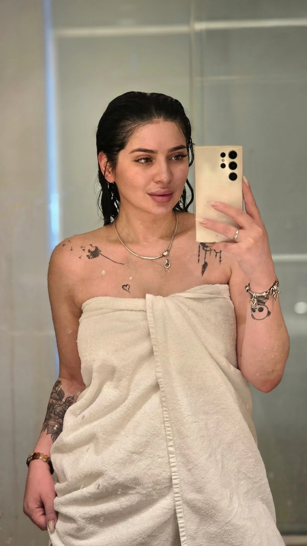Same Girl Available Direct Payment – Spanish escort in Chennai — 4 / 5