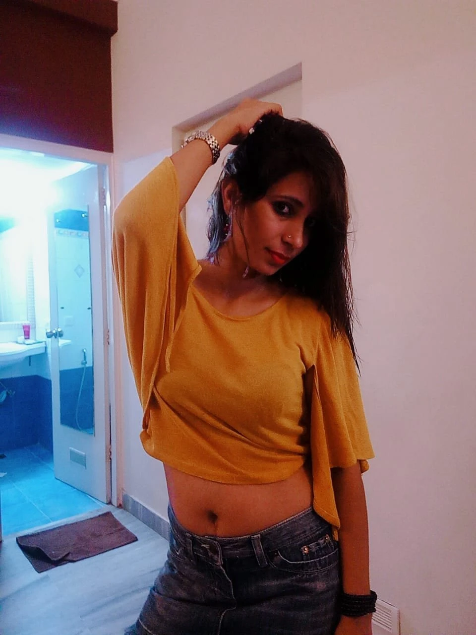 Manshi Patel – Indian escort in Mumbai — 1 / 2