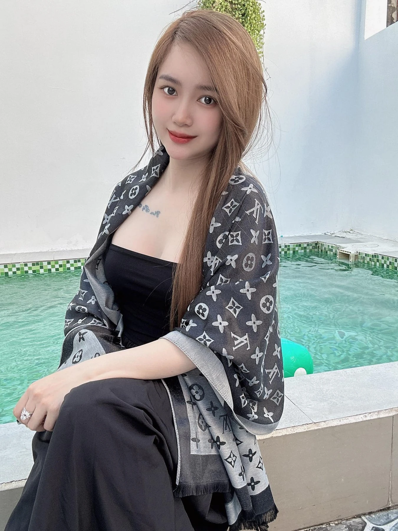 Linh Phạm – Vietnamese escort in Da Nang — 5 / 8