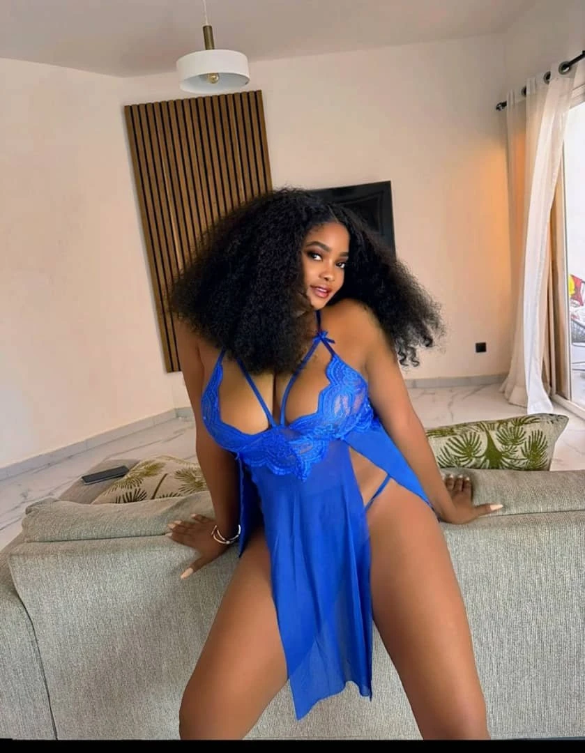 Pouch – Ghanaian escort in Dakar — 3 / 5