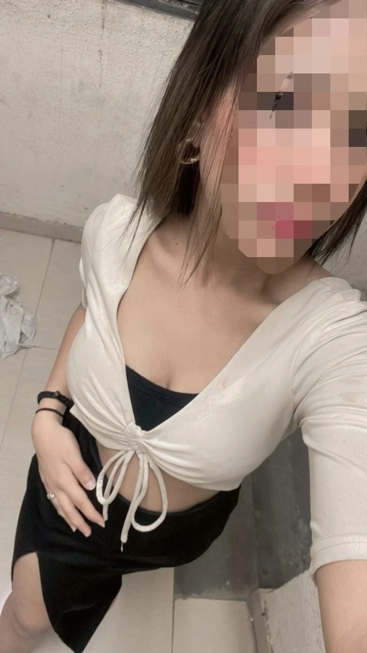 Aditi Thakur 21(independent ) – Indian escort in Mumbai — 4 / 11