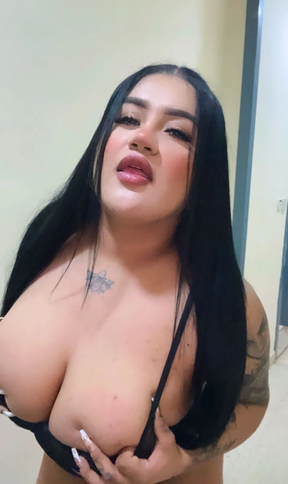 Mariana 69 – Colombian escort in Malta — 7 / 8
