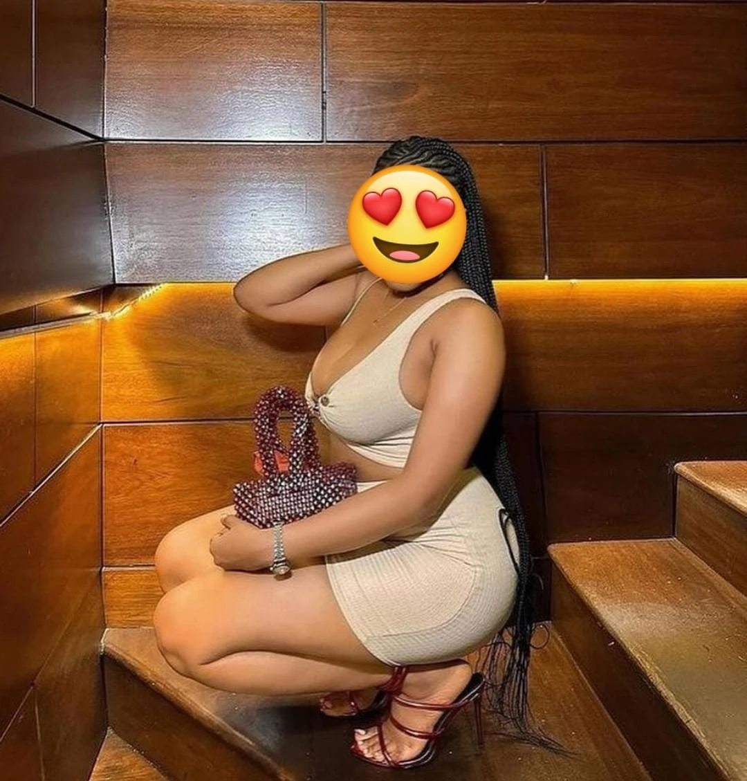 KAREN. Horny love to be your slave – Burundian escort in Hyderabad — 2 / 4