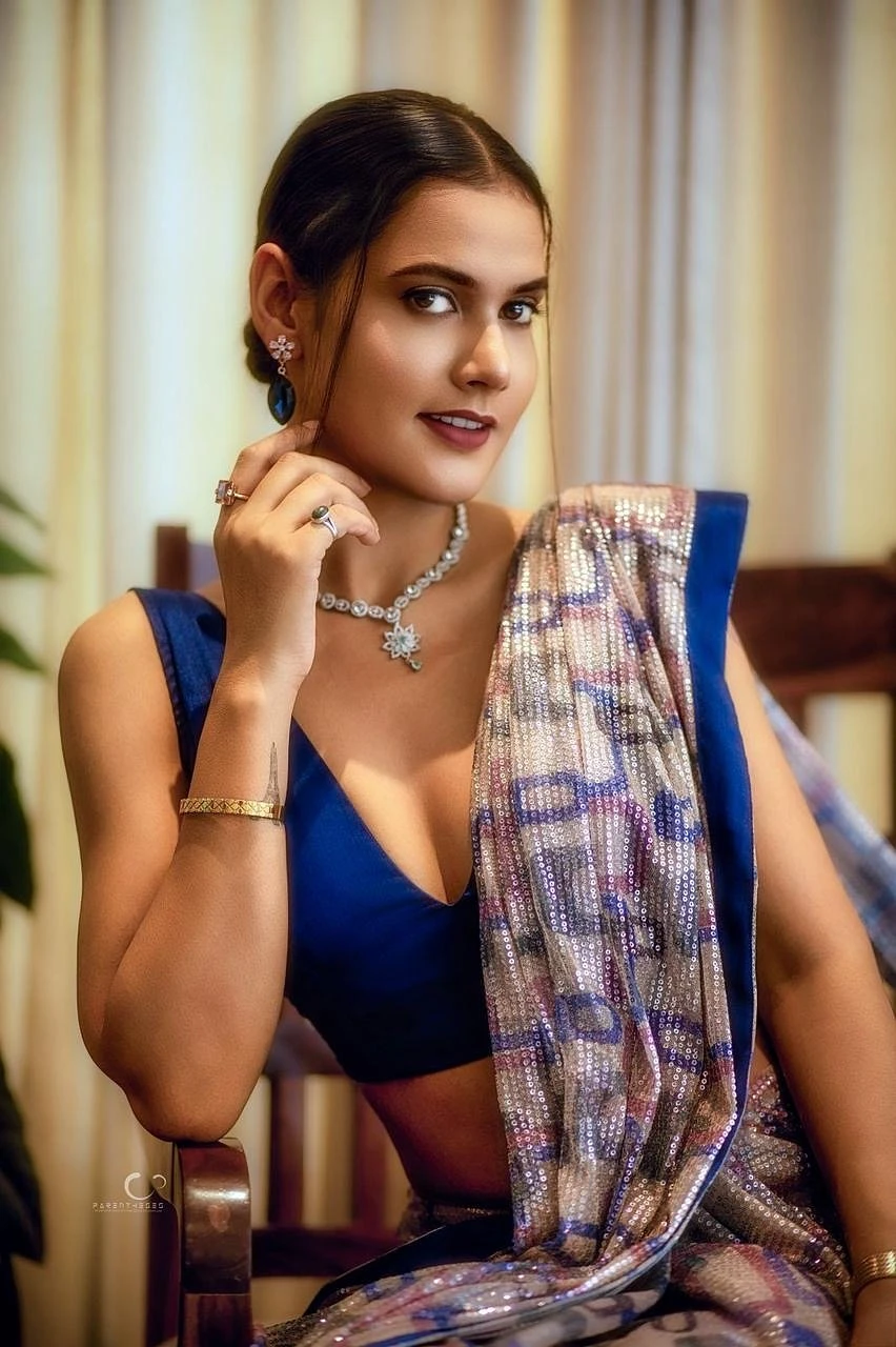 Sanjana Sharma – Indian escort in Hyderabad — 14 / 24