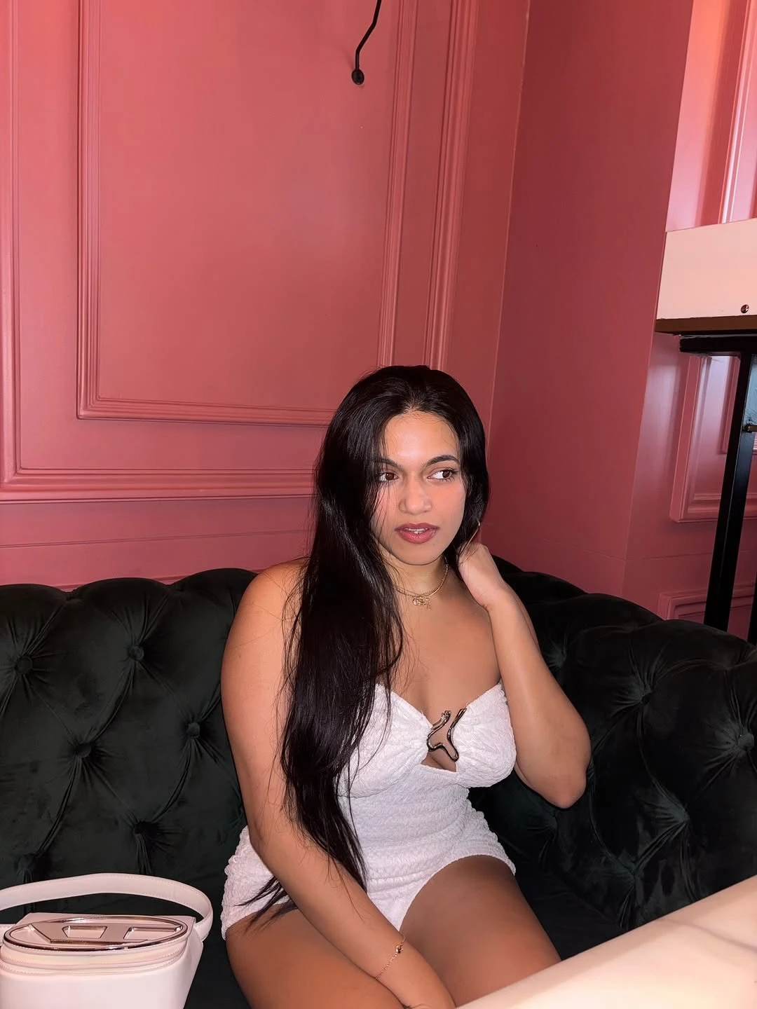 Tanvi Gupta – Indian escort in Thane — 2 / 3