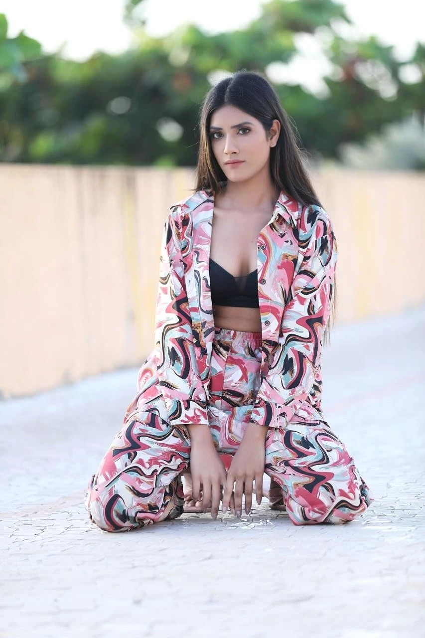 Genuine Service Star Hotel Direct Amont – escort in Chennai — 1 / 3