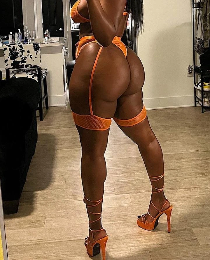 Lina – Nigerian escort in Beirut — 4 / 9